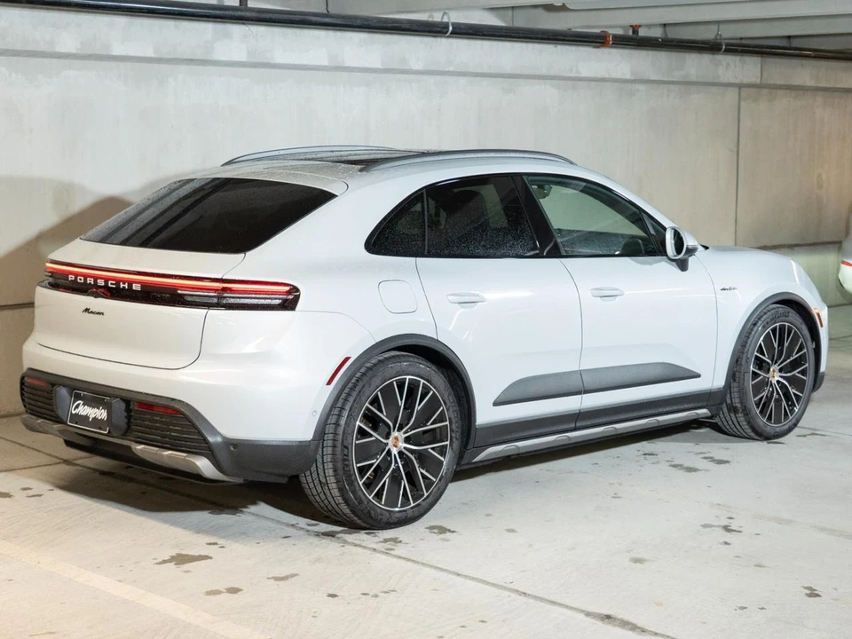 2026 Porsche Macan Electric - Image 9 of 27