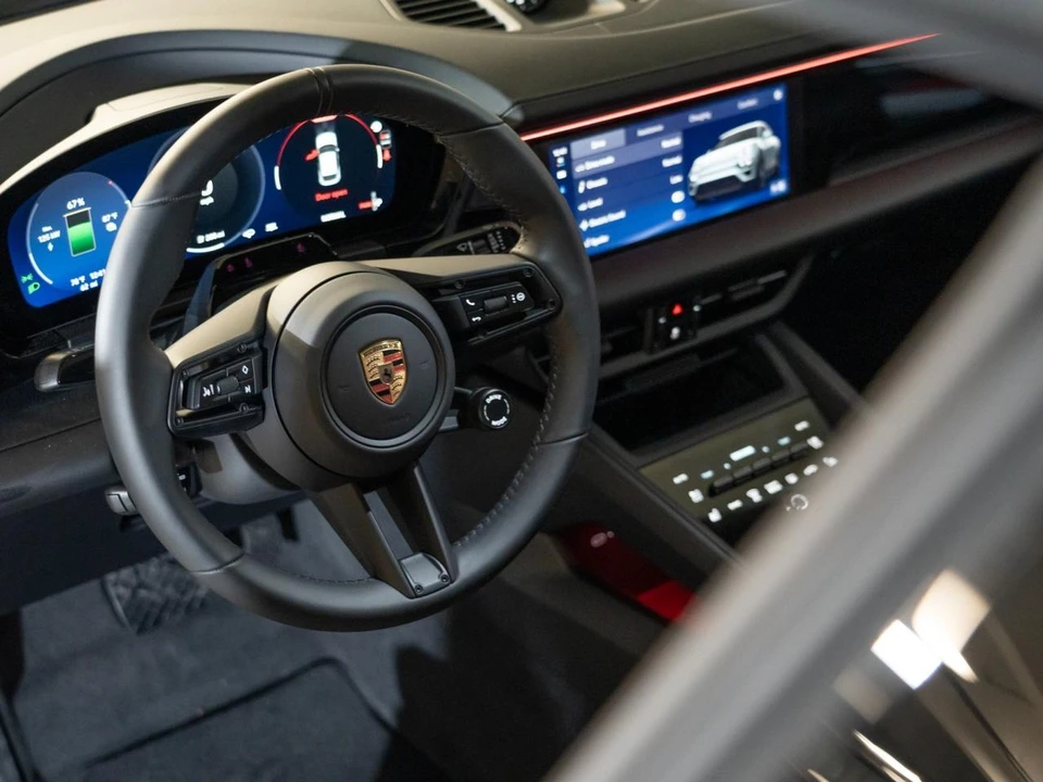 2026 Porsche Macan Electric - Image 16 of 27