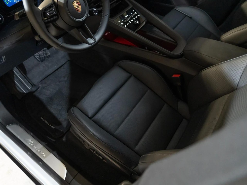 2026 Porsche Macan Electric - Image 15 of 27