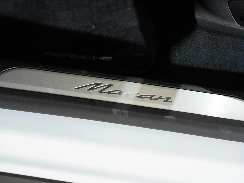 2026 Porsche Macan Electric - Image 12 of 27