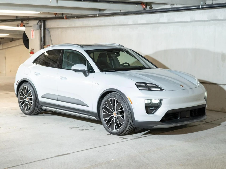 2026 Porsche Macan Electric - Image 7 of 27
