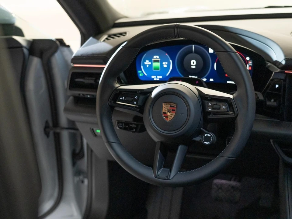 2026 Porsche Macan Electric - Image 25 of 27