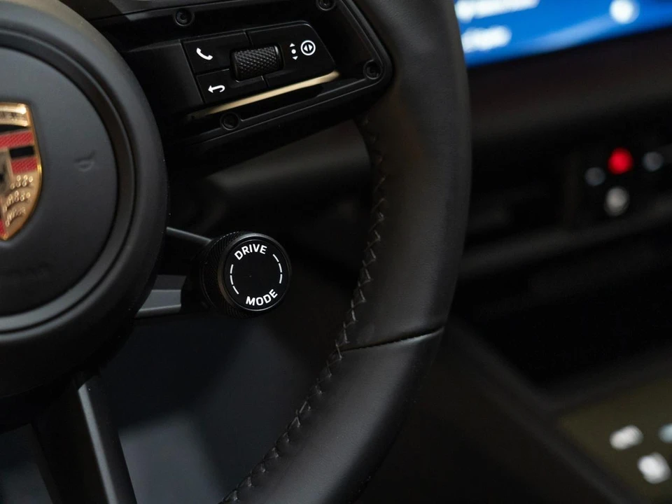 2026 Porsche Macan Electric - Image 23 of 27