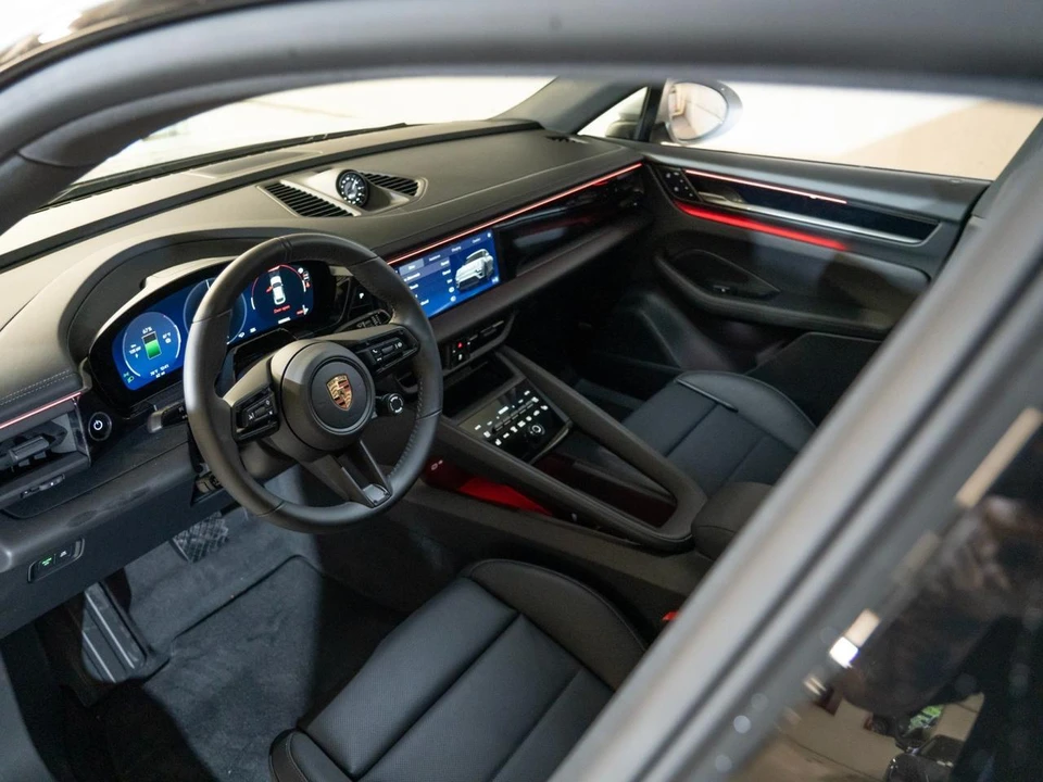 2026 Porsche Macan Electric - Image 4 of 27