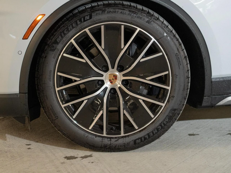 2026 Porsche Macan Electric - Image 11 of 27