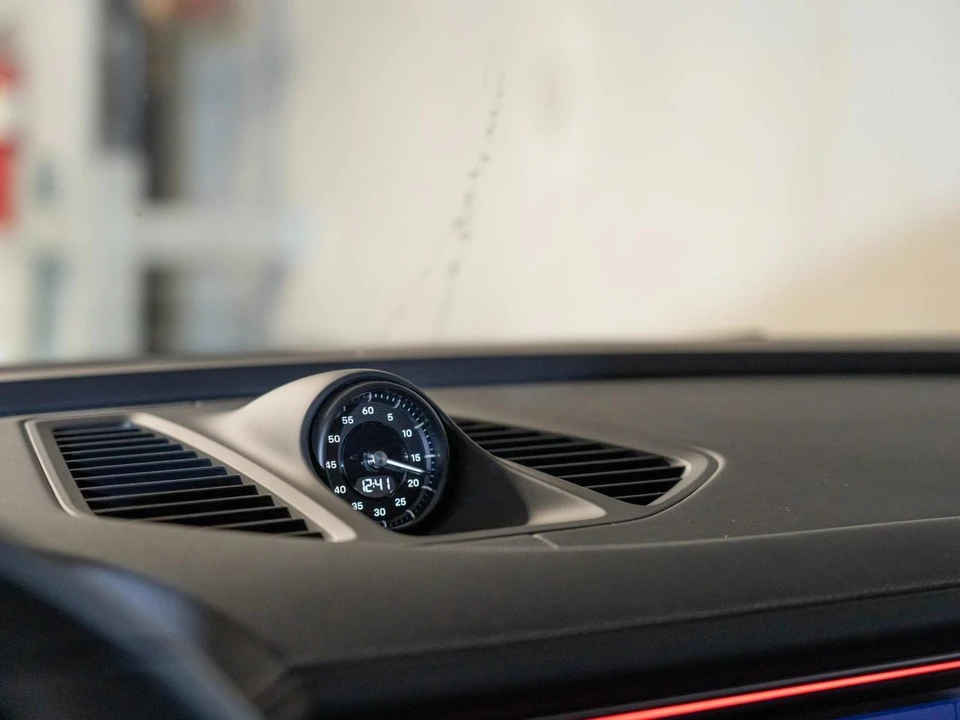 2026 Porsche Macan Electric - Image 20 of 27