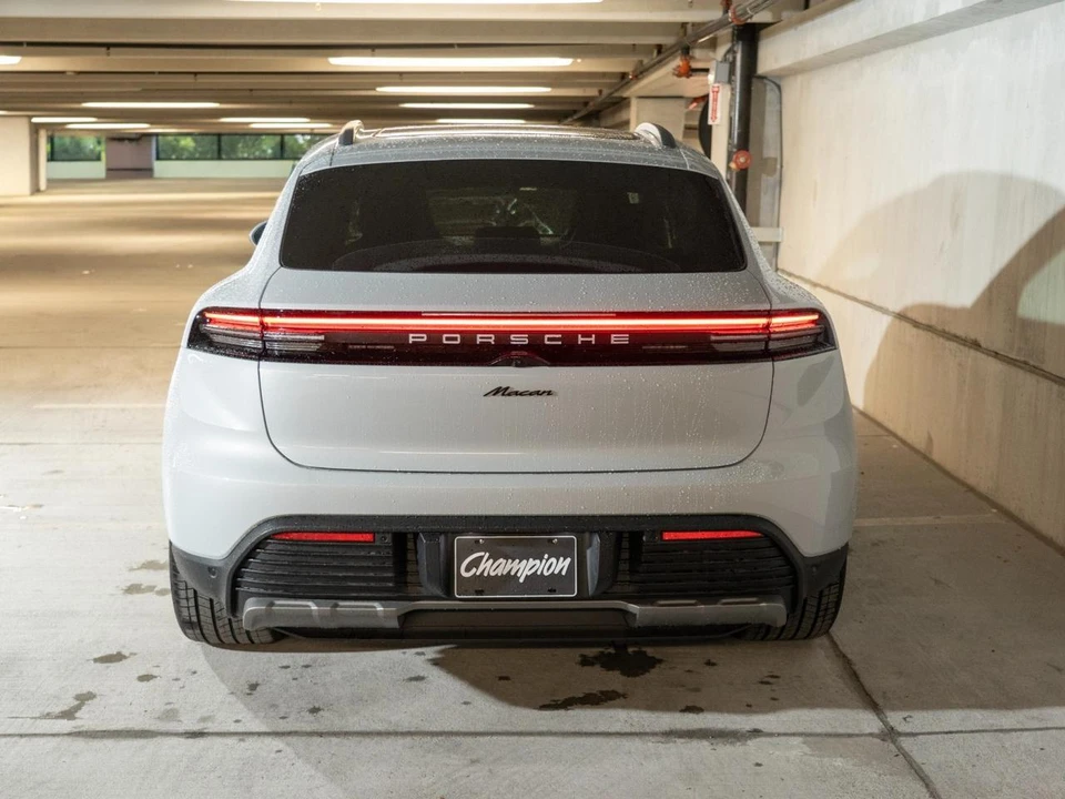 2026 Porsche Macan Electric - Image 10 of 27