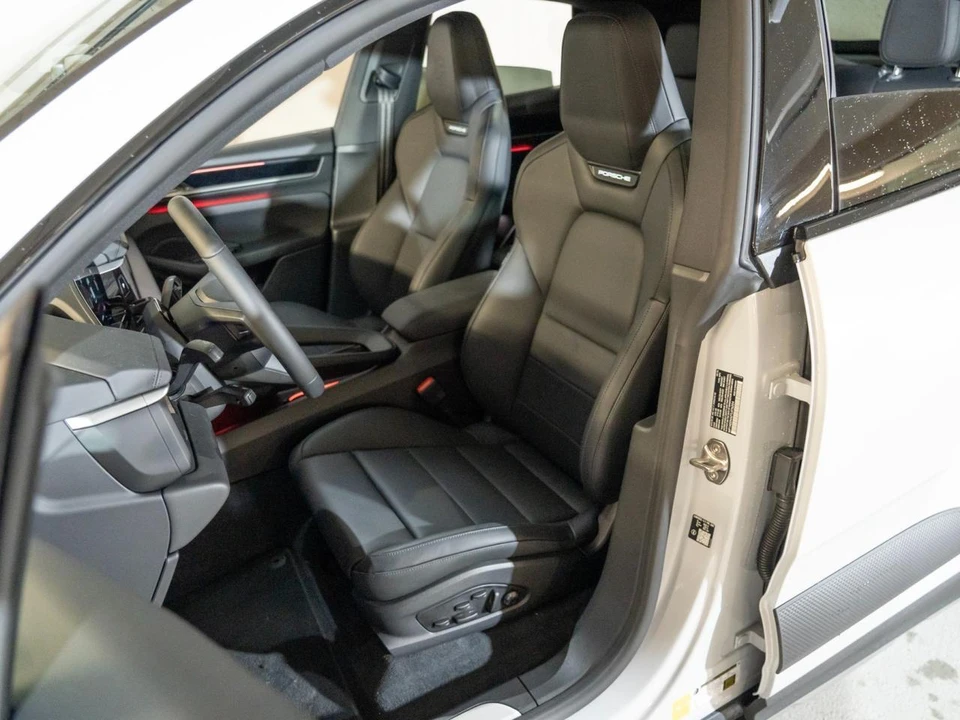 2026 Porsche Macan Electric - Image 5 of 27