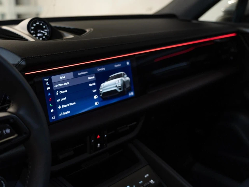 2026 Porsche Macan Electric - Image 21 of 27