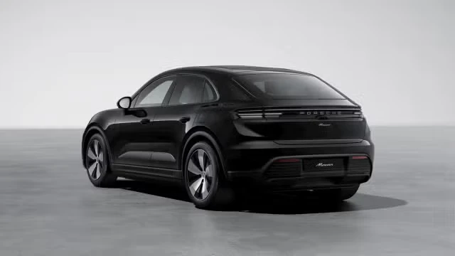2026 Porsche Macan - Image 18 of 31