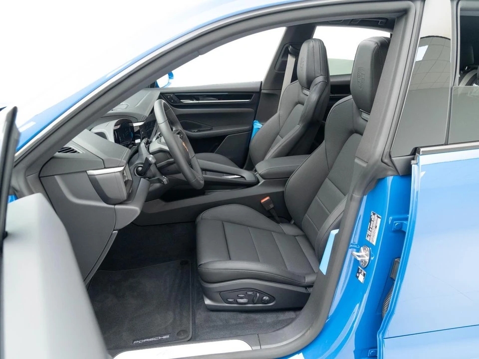 2026 Porsche Macan Electric - Image 18 of 31