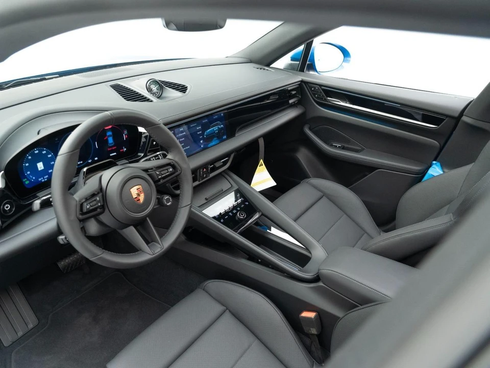 2026 Porsche Macan Electric - Image 4 of 31