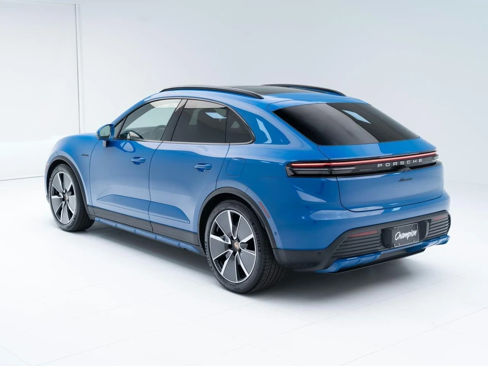 2026 Porsche Macan Electric - Image 3 of 31