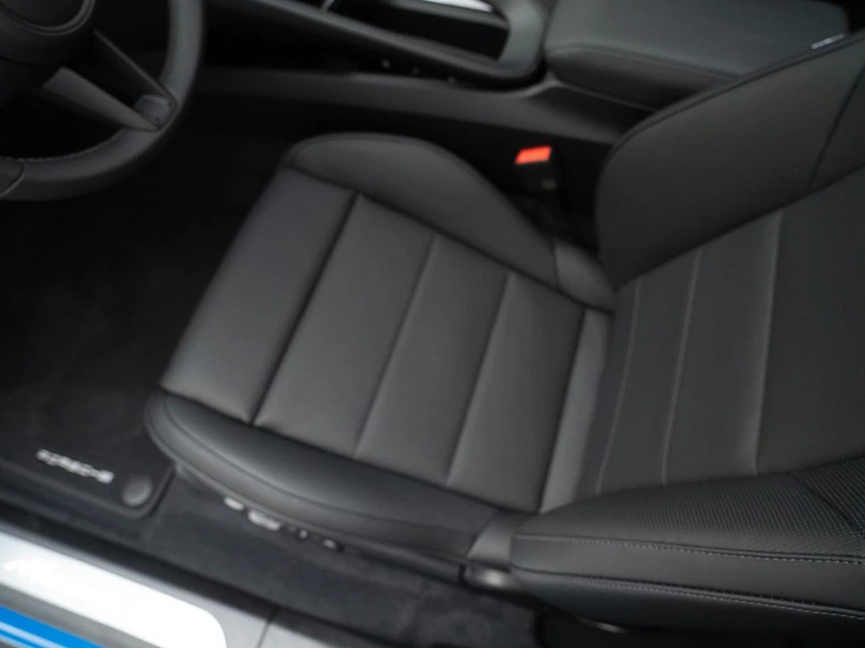 2026 Porsche Macan Electric - Image 17 of 31