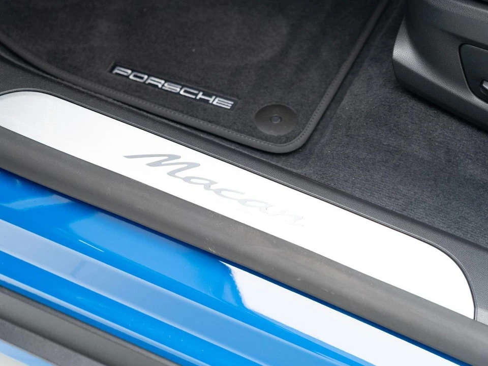 2026 Porsche Macan Electric - Image 15 of 31