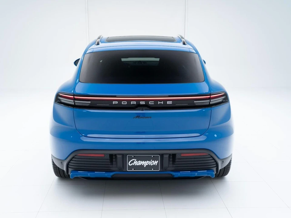 2026 Porsche Macan Electric - Image 10 of 31