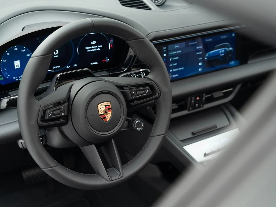2026 Porsche Macan Electric - Image 19 of 31