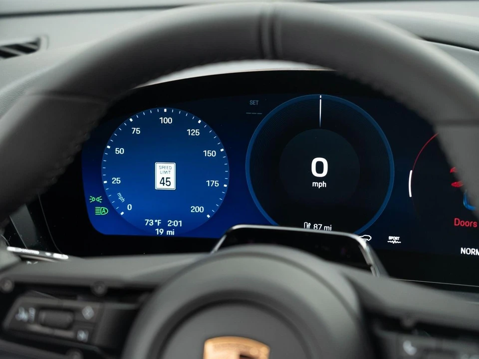 2026 Porsche Macan Electric - Image 30 of 31