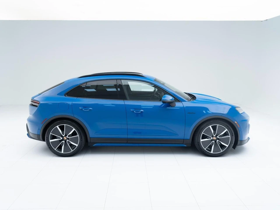 2026 Porsche Macan Electric - Image 8 of 31