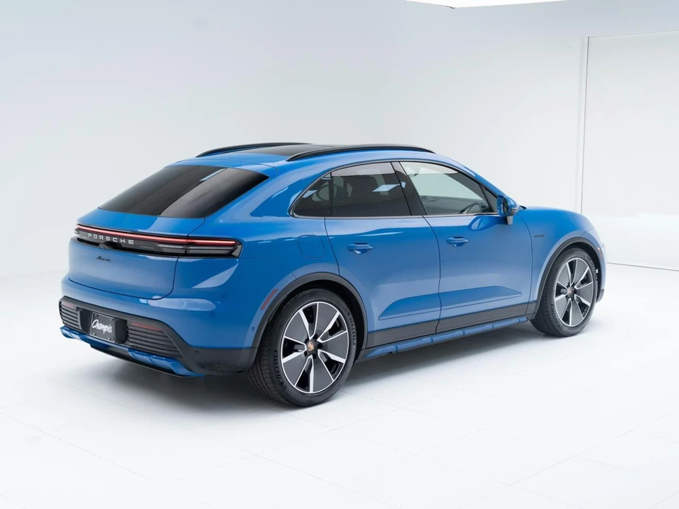 2026 Porsche Macan Electric - Image 9 of 31