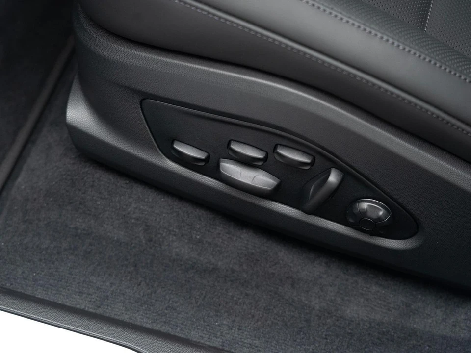 2026 Porsche Macan Electric - Image 16 of 31