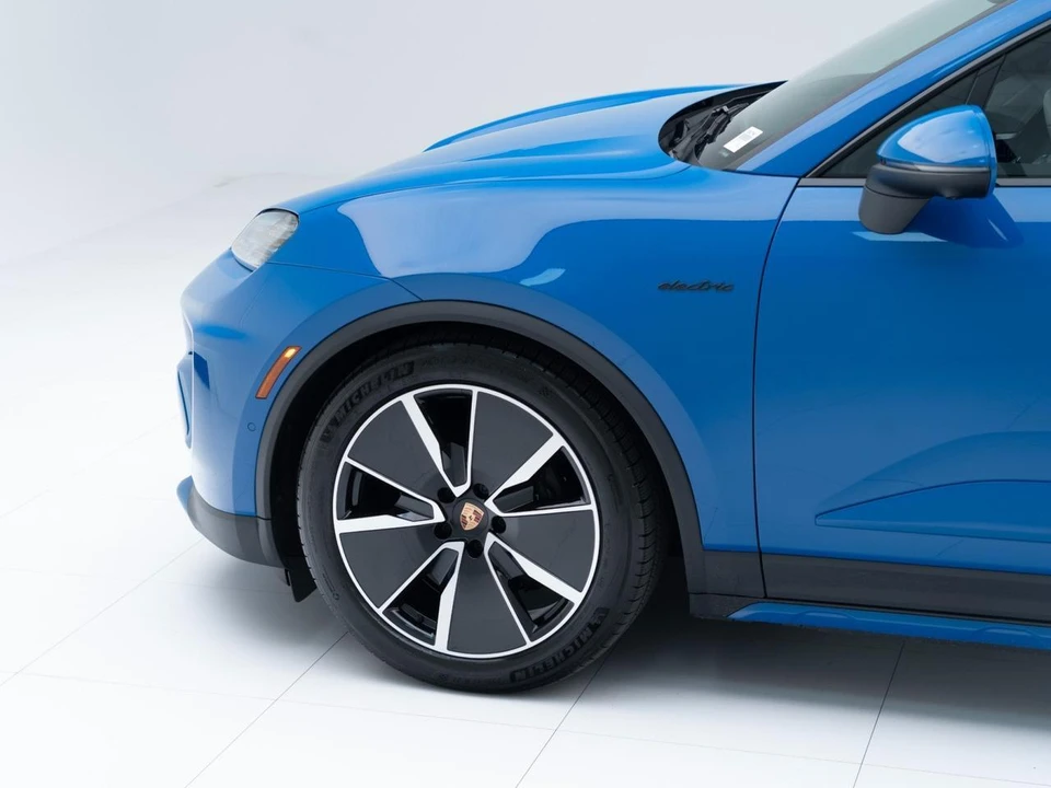 2026 Porsche Macan Electric - Image 11 of 31