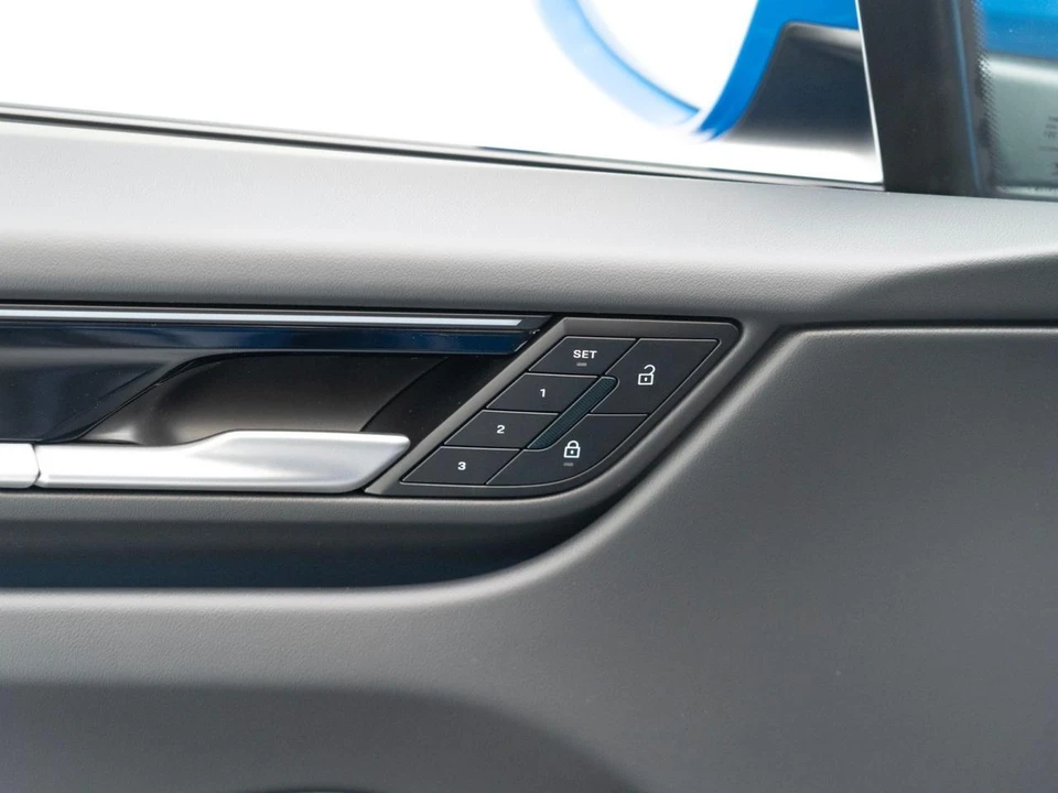 2026 Porsche Macan Electric - Image 21 of 31