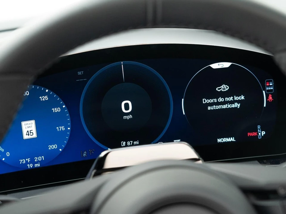 2026 Porsche Macan Electric - Image 23 of 31