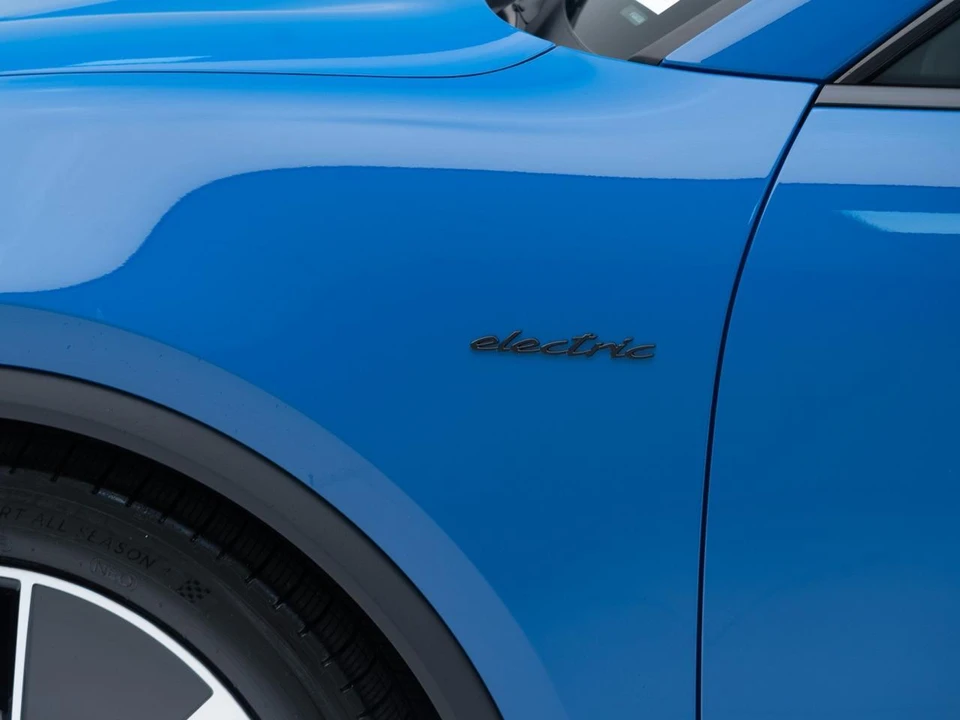 2026 Porsche Macan Electric - Image 13 of 31