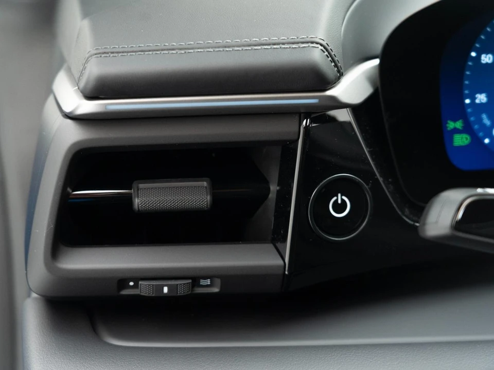 2026 Porsche Macan Electric - Image 28 of 31