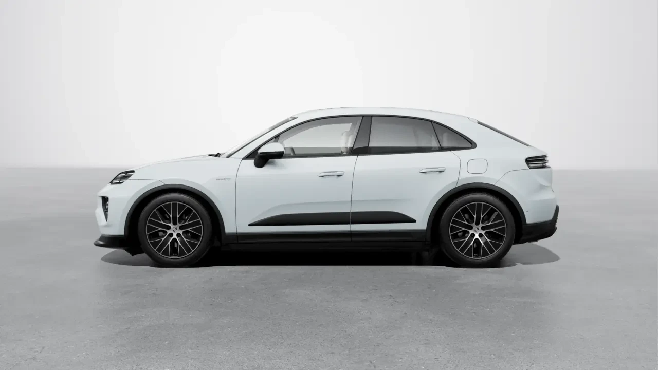 2026 Porsche Macan Electric - Image 16 of 30