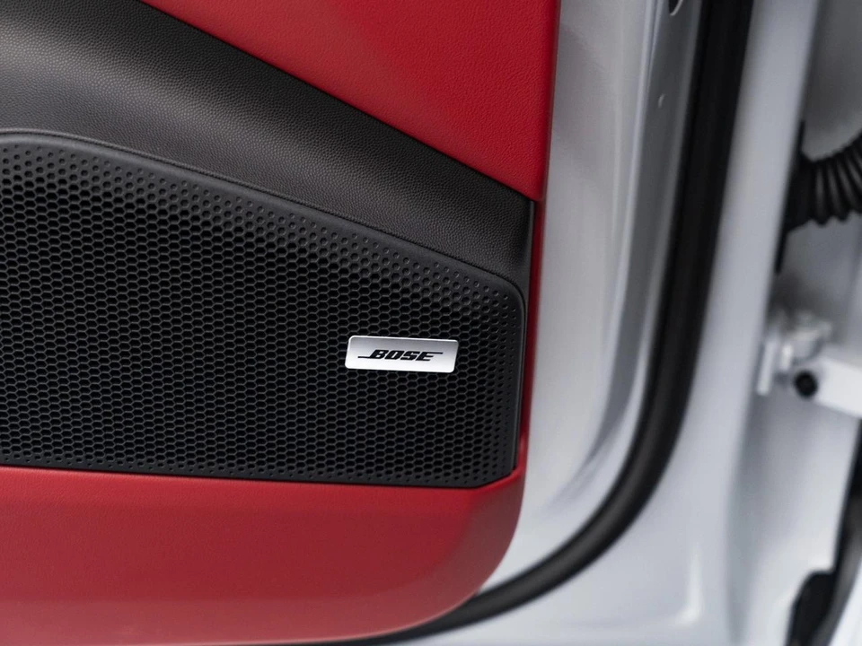 2026 Porsche Macan Electric - Image 24 of 31