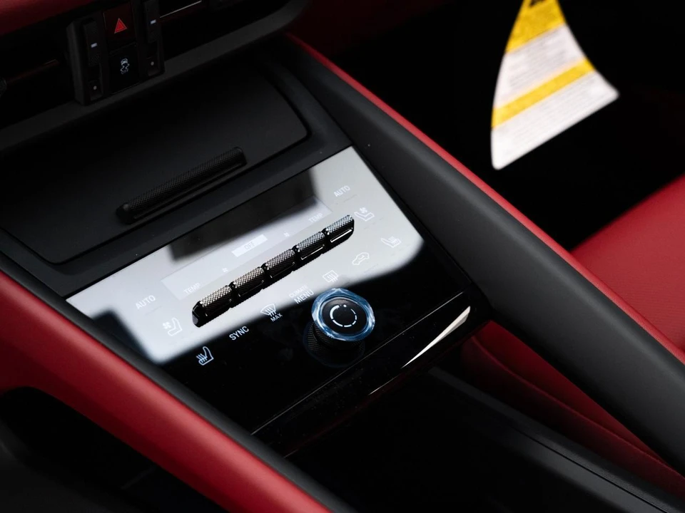 2026 Porsche Macan Electric - Image 27 of 31