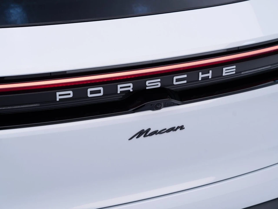 2026 Porsche Macan Electric - Image 14 of 31