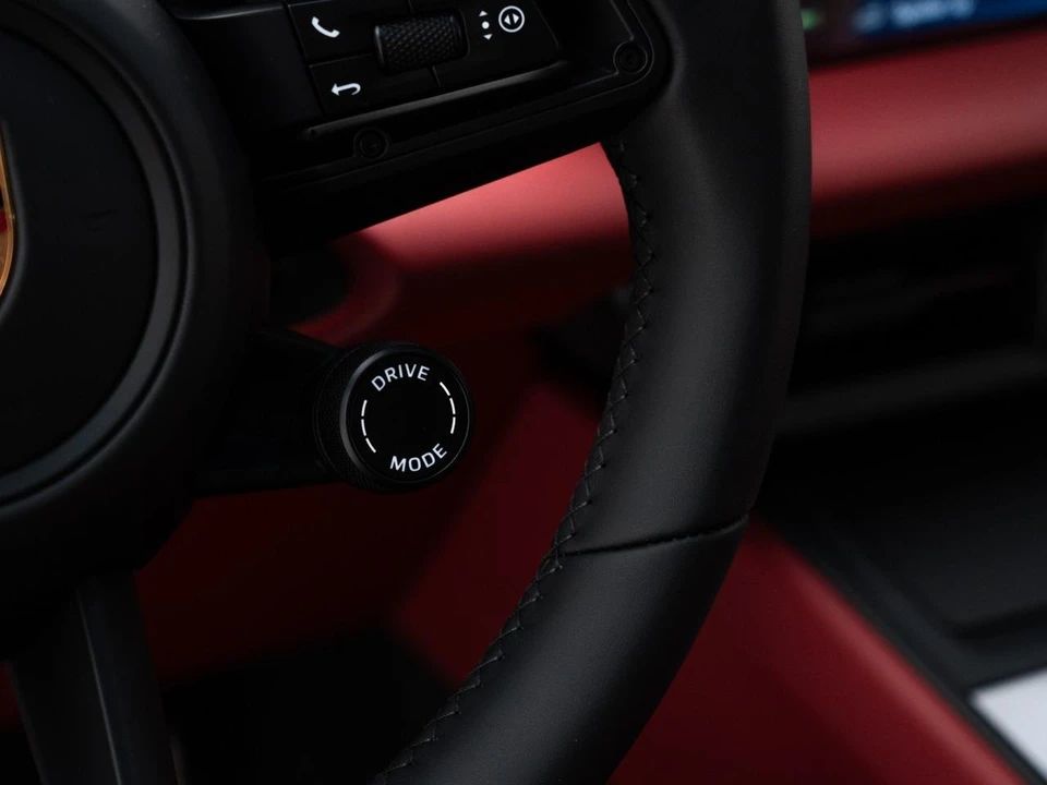 2026 Porsche Macan Electric - Image 28 of 31