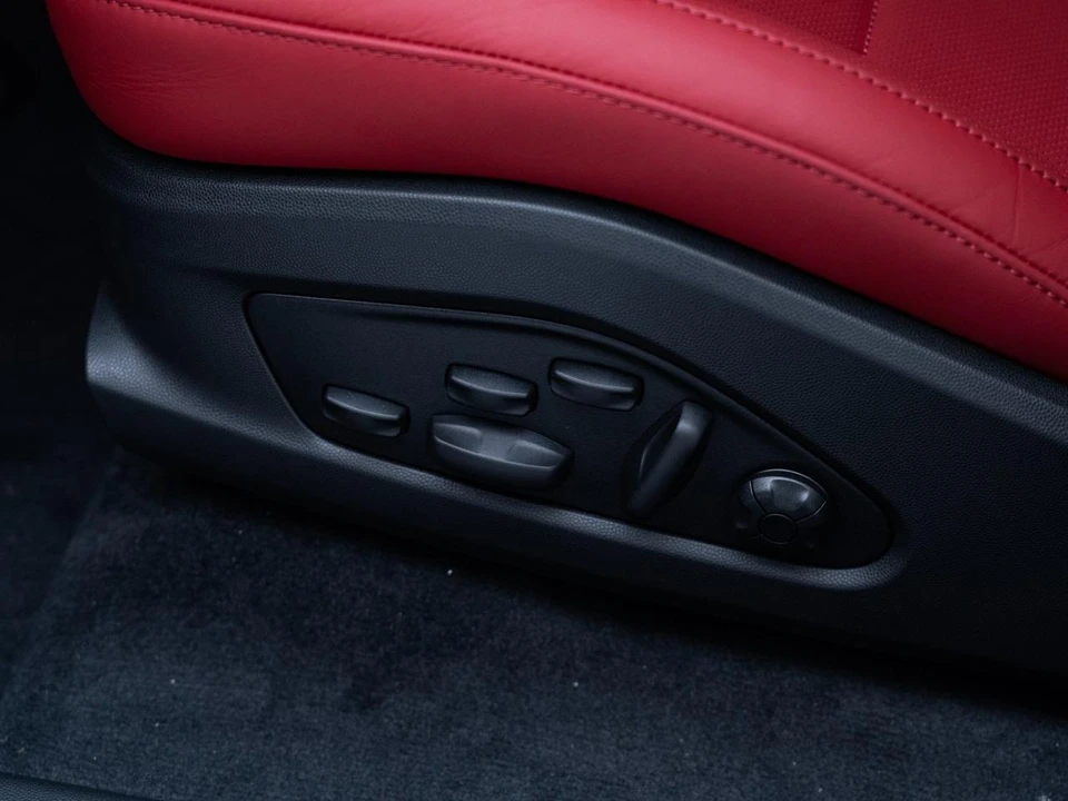 2026 Porsche Macan Electric - Image 16 of 31
