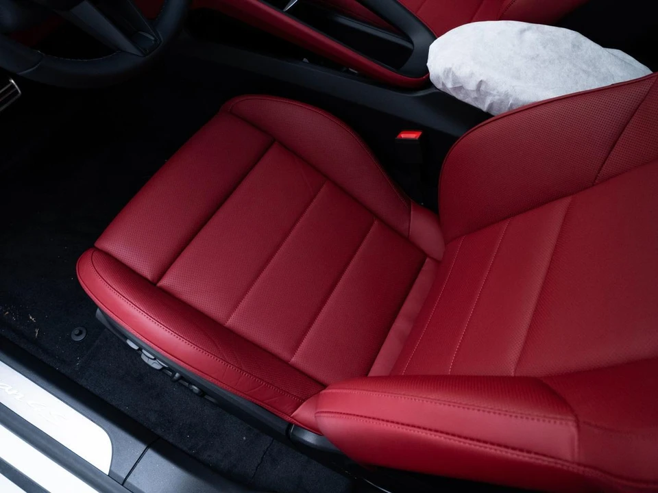 2026 Porsche Macan Electric - Image 17 of 31
