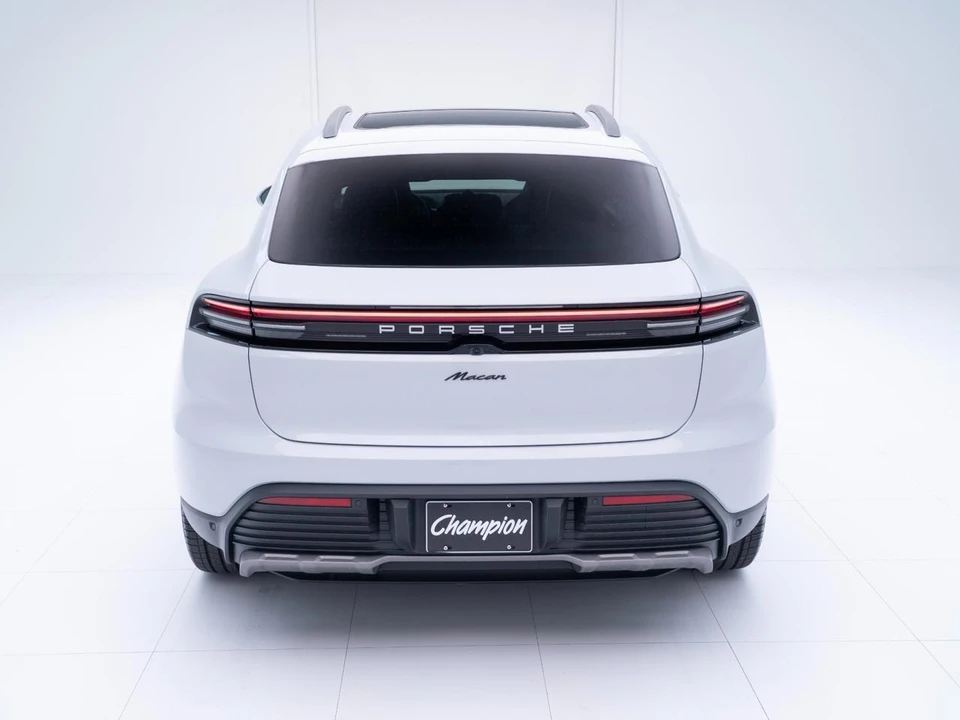2026 Porsche Macan Electric - Image 10 of 31
