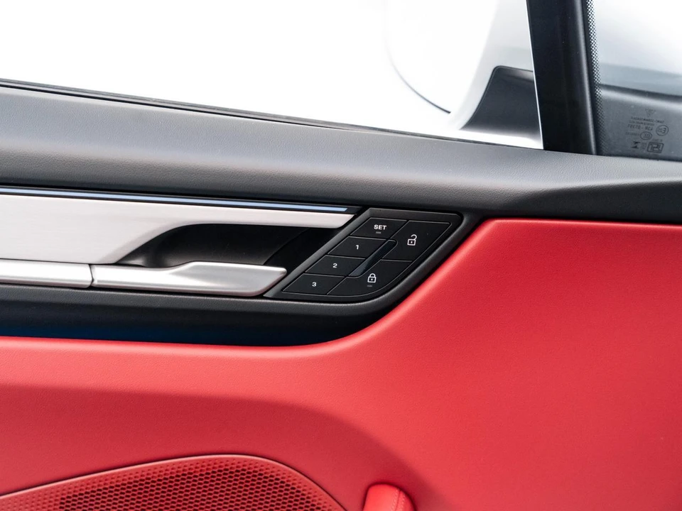 2026 Porsche Macan Electric - Image 23 of 31