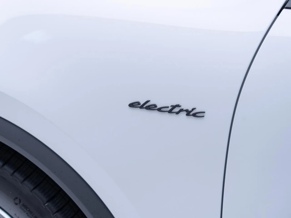 2026 Porsche Macan Electric - Image 13 of 31