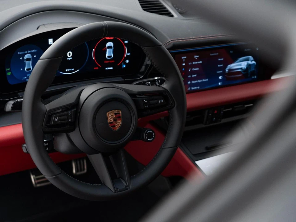 2026 Porsche Macan Electric - Image 21 of 31