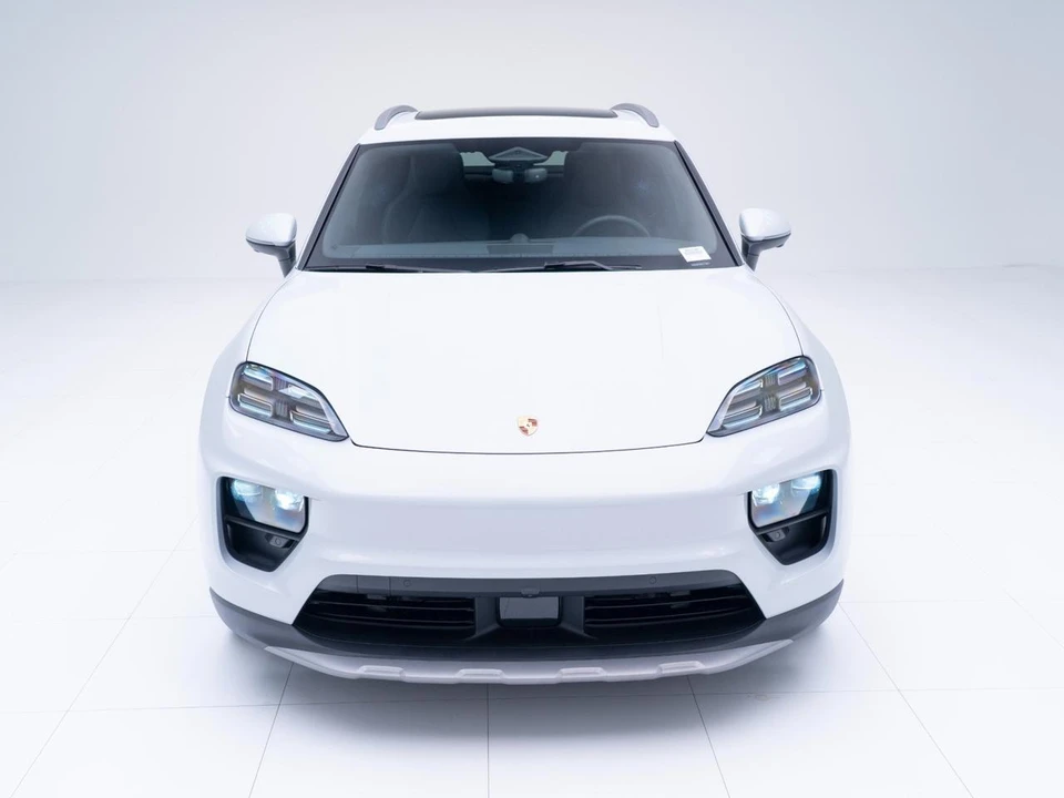 2026 Porsche Macan Electric - Image 6 of 31