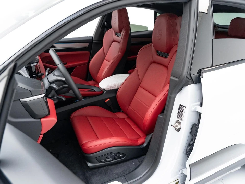 2026 Porsche Macan Electric - Image 5 of 31