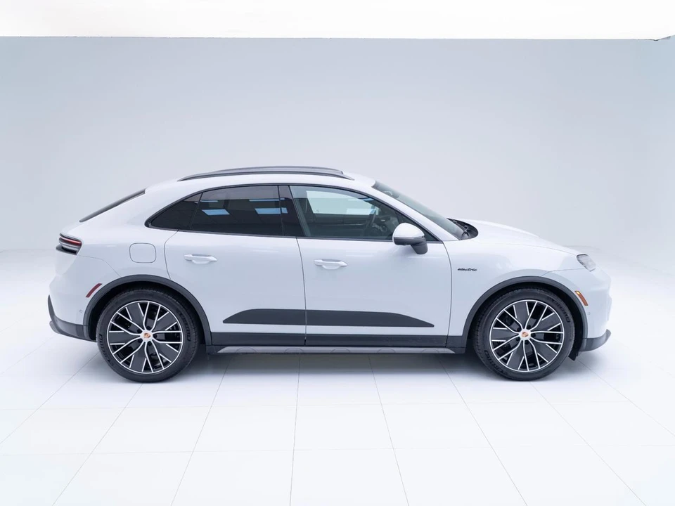 2026 Porsche Macan Electric - Image 8 of 31