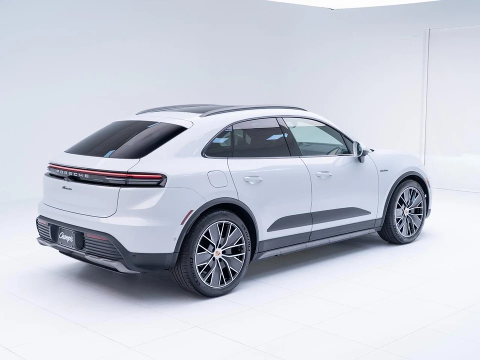 2026 Porsche Macan Electric - Image 9 of 31