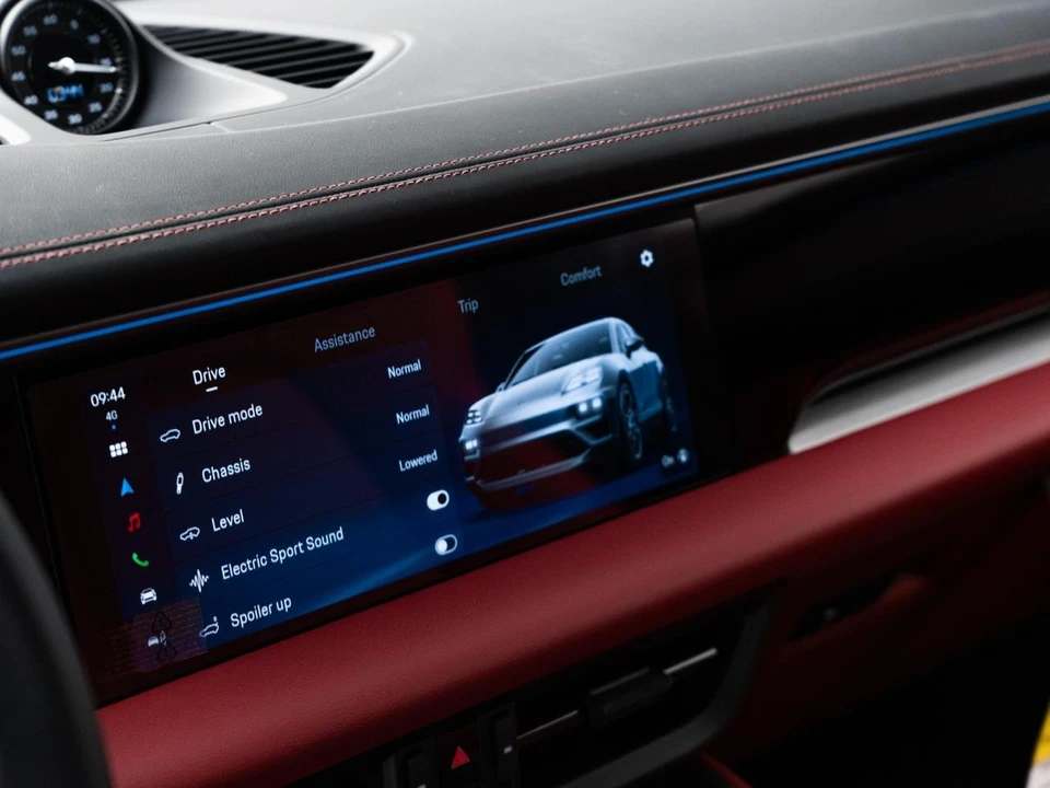 2026 Porsche Macan Electric - Image 26 of 31