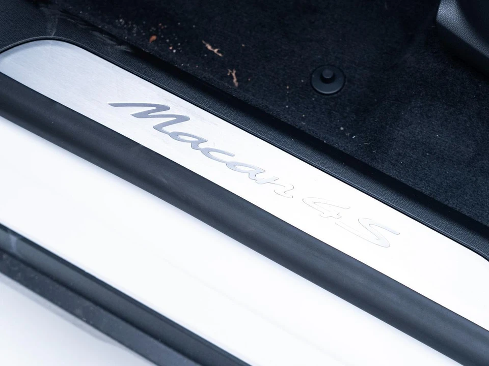 2026 Porsche Macan Electric - Image 15 of 31