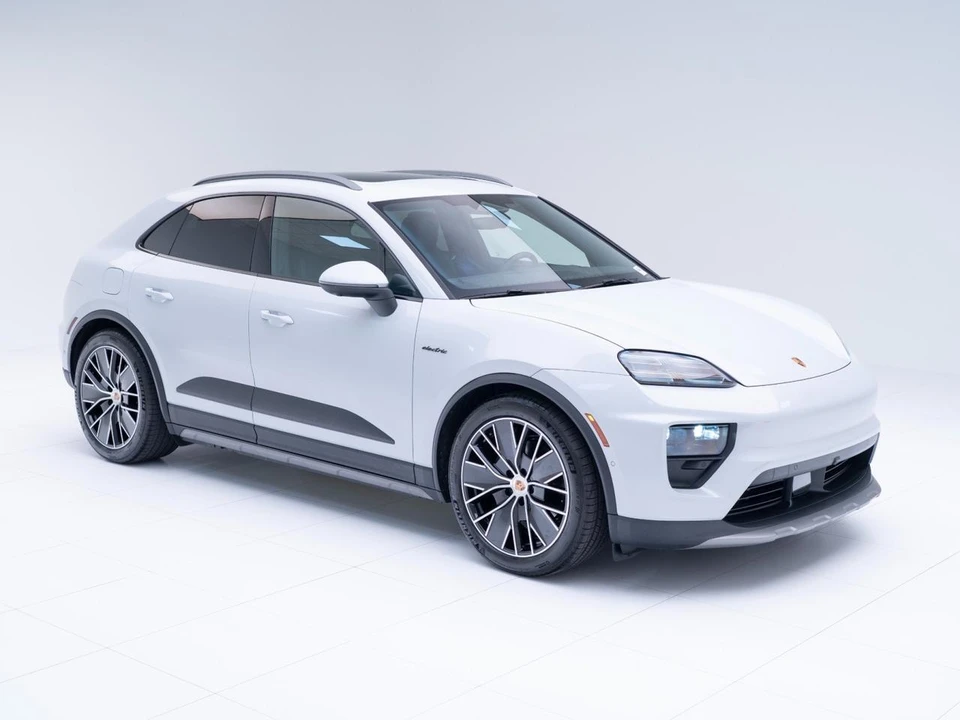 2026 Porsche Macan Electric - Image 7 of 31