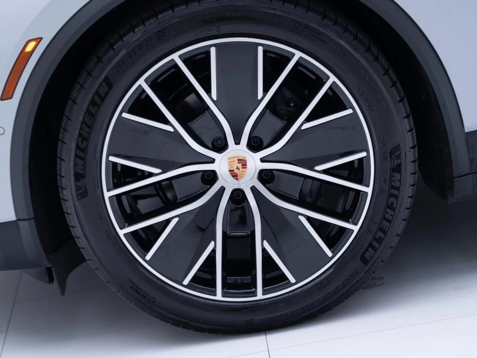 2026 Porsche Macan Electric - Image 12 of 31