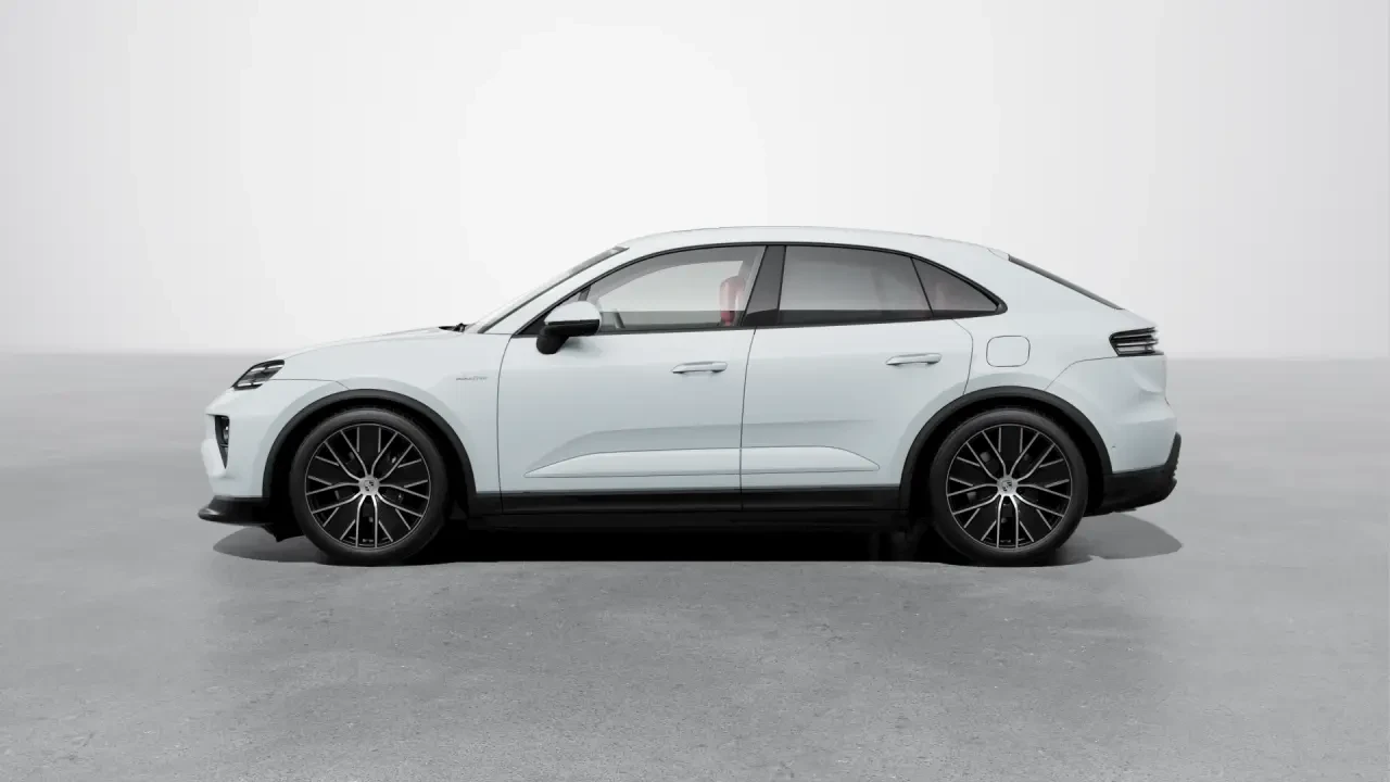 2026 Porsche Macan Electric - Image 16 of 31